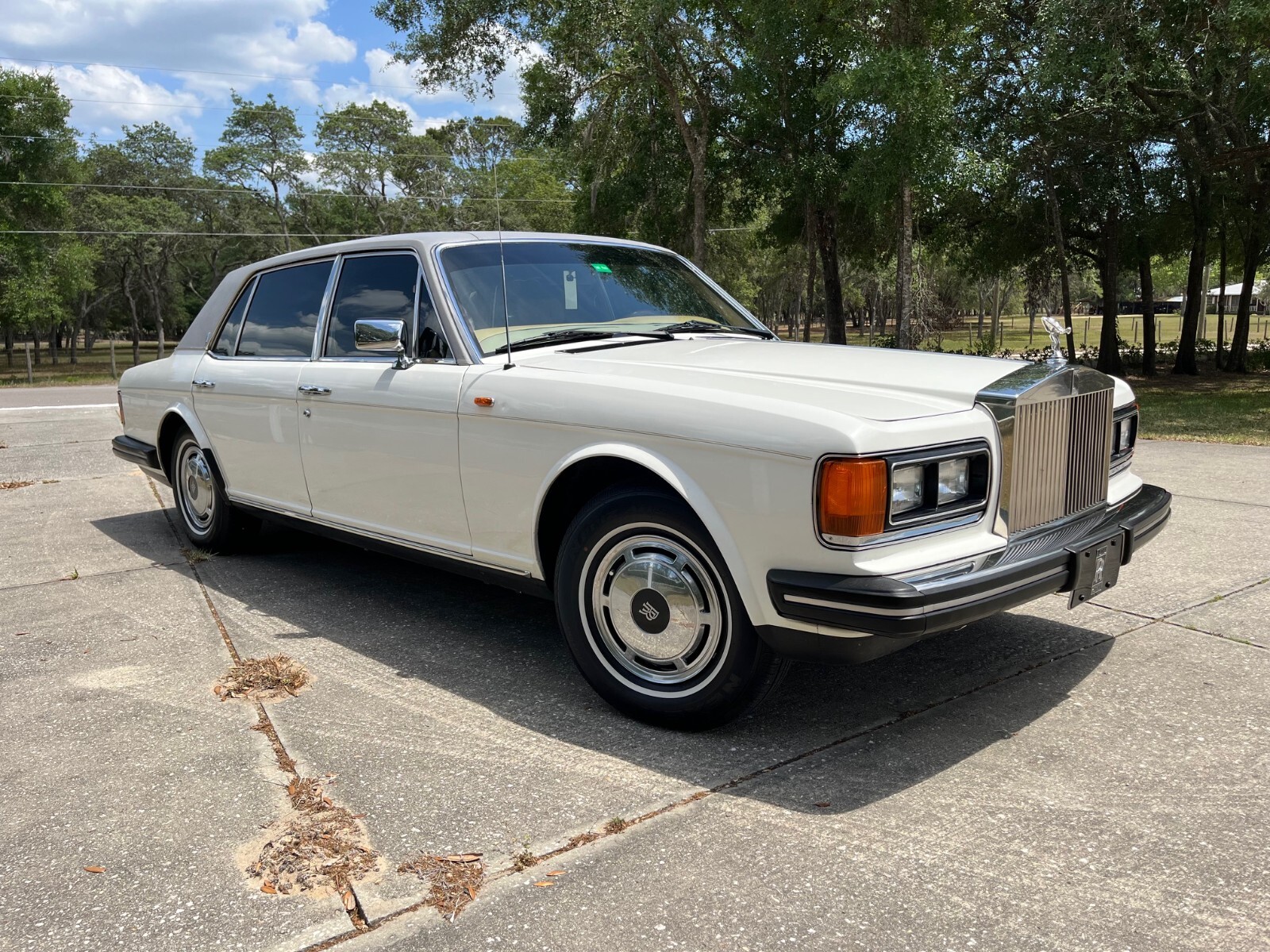 Rolls-Royce-Silver-Spur-1985-Sedan-1