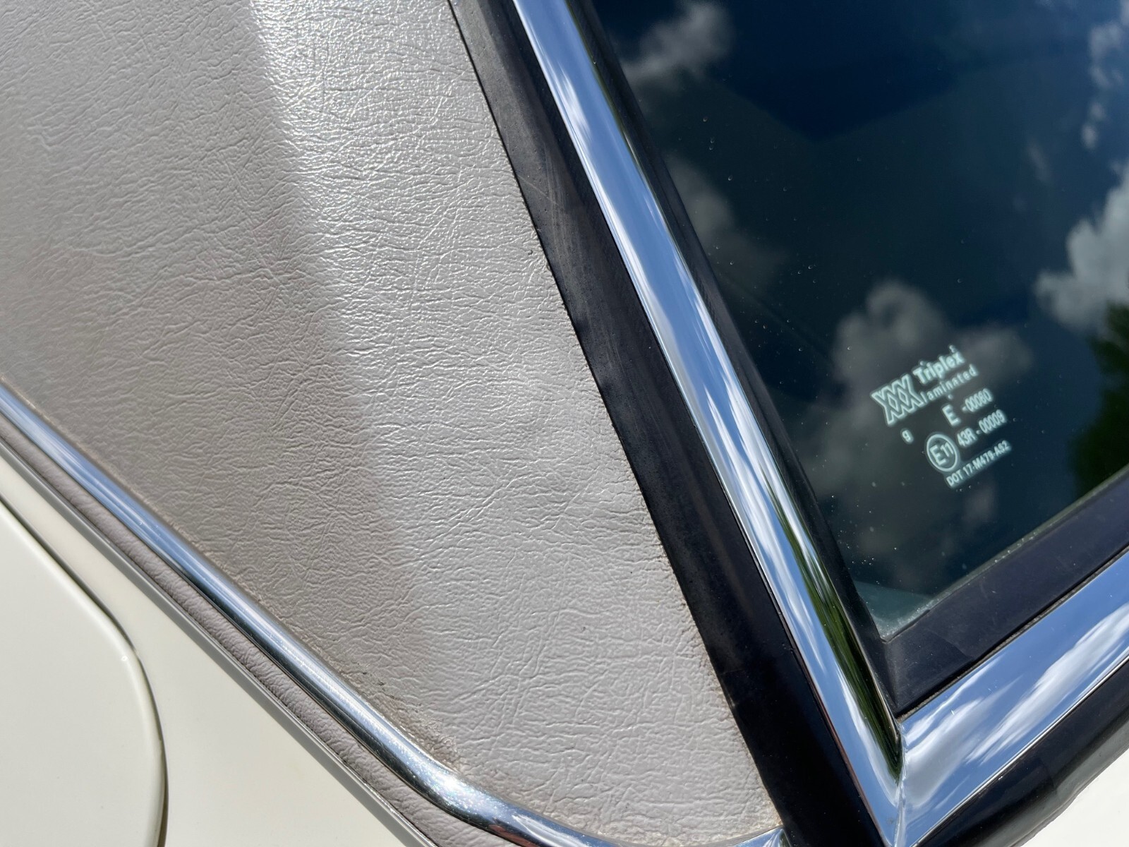 Rolls-Royce-Silver-Spur-1985-Sedan-15