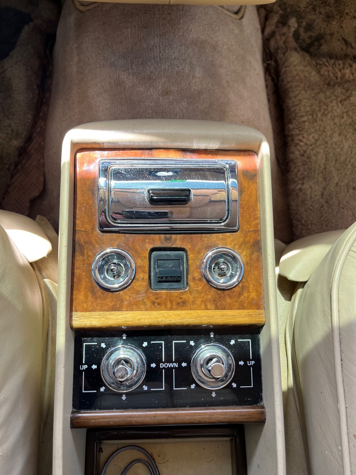 Rolls-Royce-Silver-Spur-1985-Sedan-18