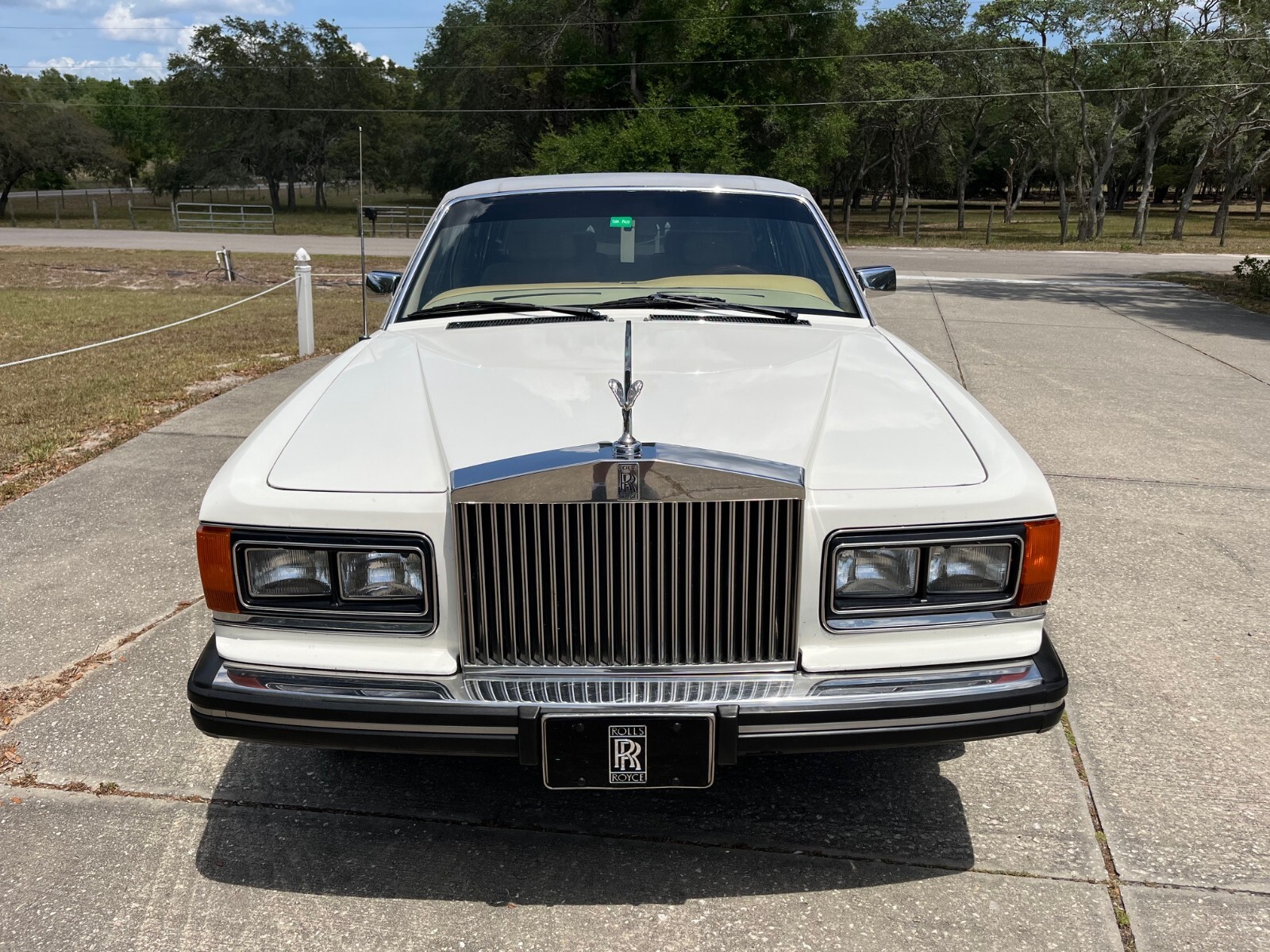 Rolls-Royce-Silver-Spur-1985-Sedan-2