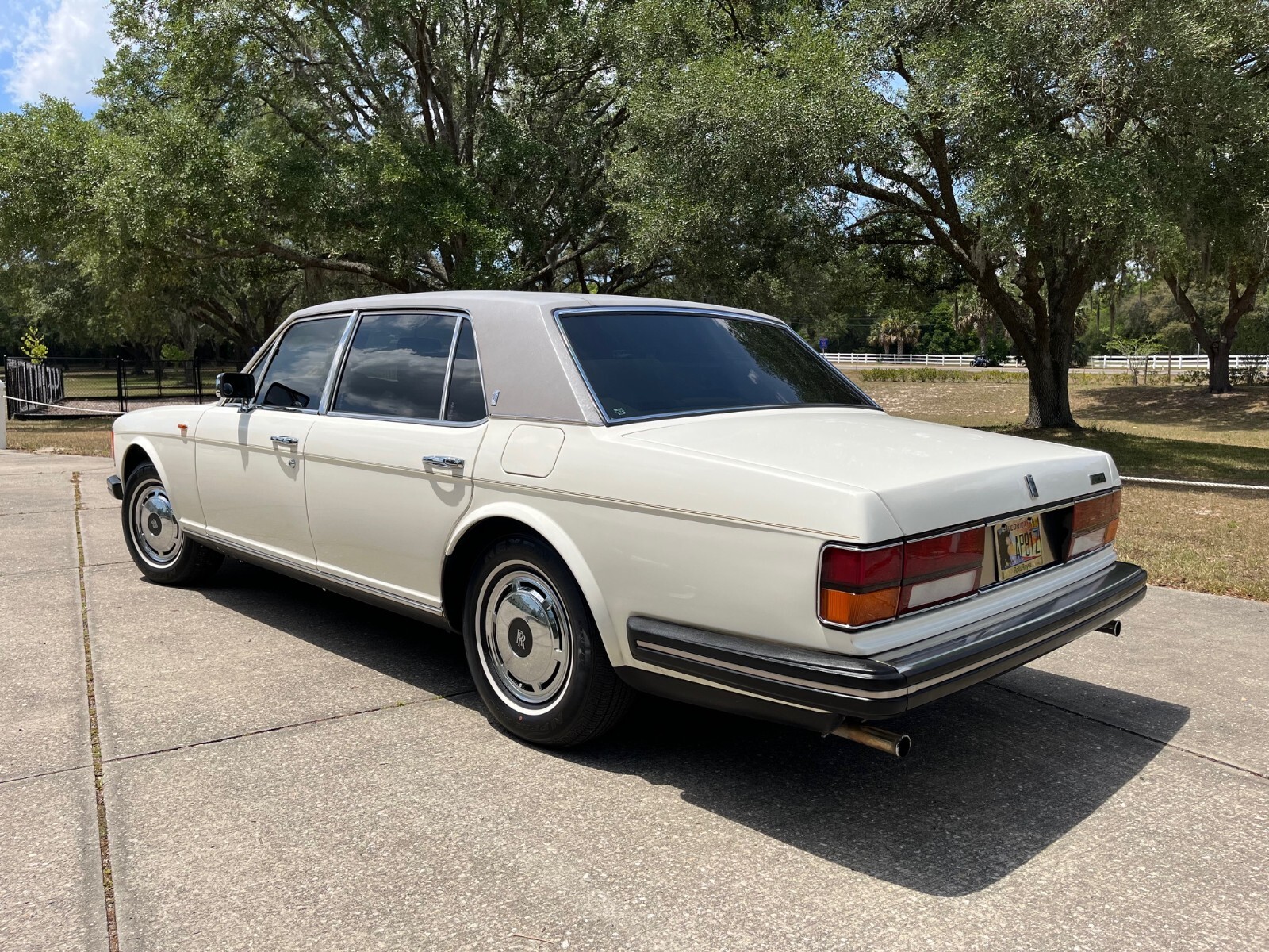 Rolls-Royce-Silver-Spur-1985-Sedan-3