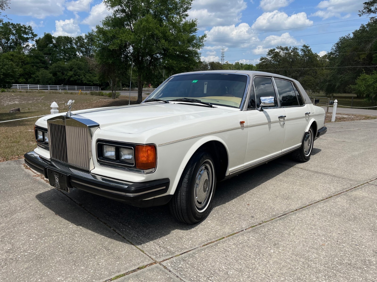 Rolls-Royce-Silver-Spur-1985-Sedan