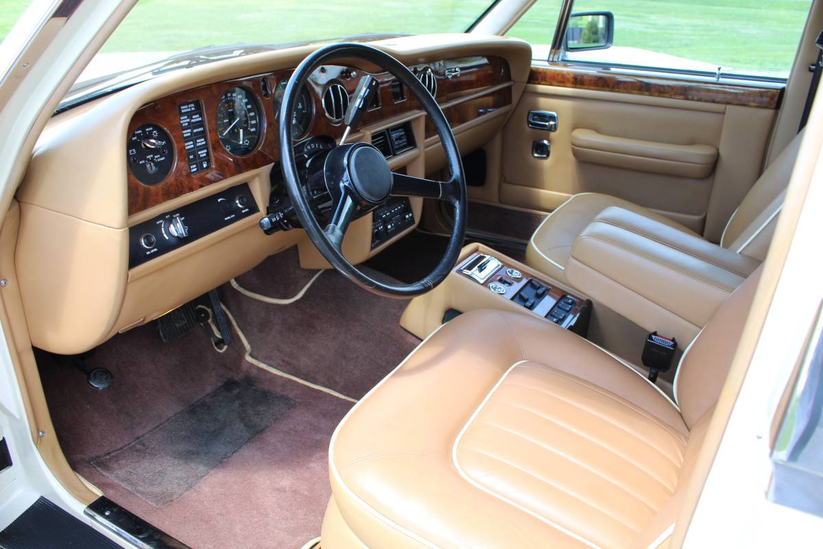 Rolls-royce-Silver-spur-1988-brown-10