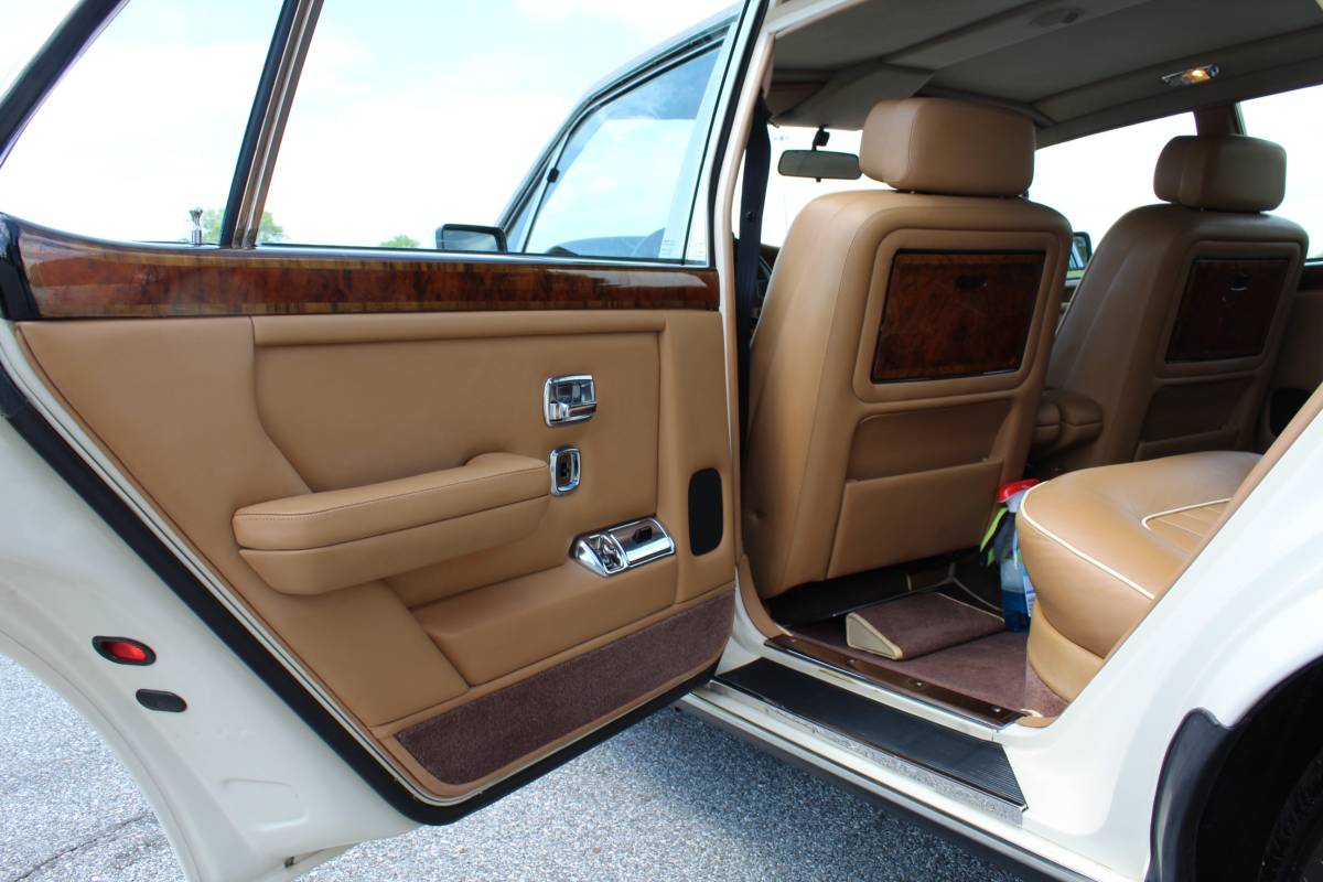 Rolls-royce-Silver-spur-1988-brown-14