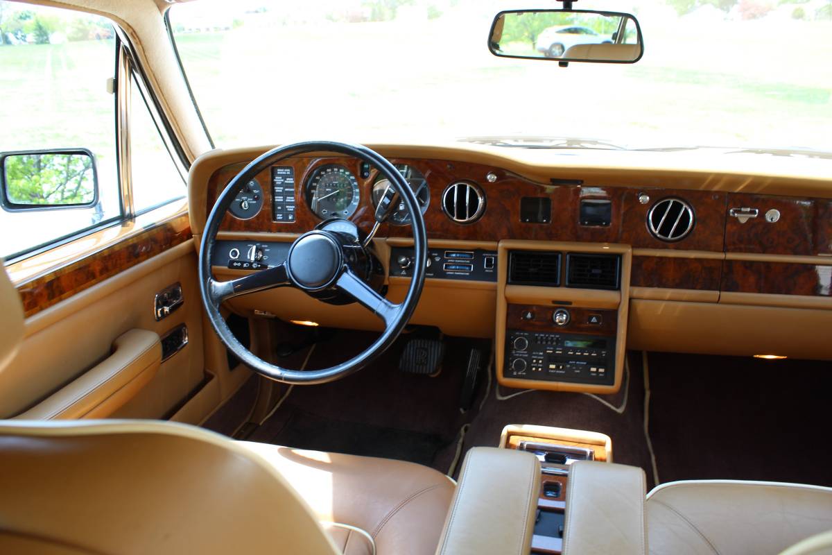 Rolls-royce-Silver-spur-1988-brown-17