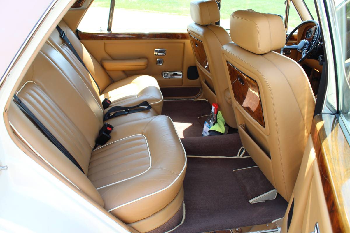 Rolls-royce-Silver-spur-1988-brown-18