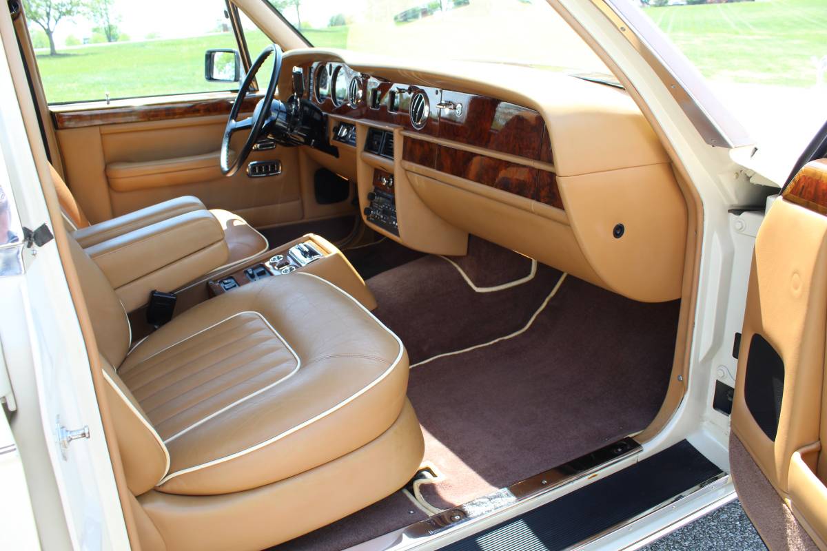 Rolls-royce-Silver-spur-1988-brown-19