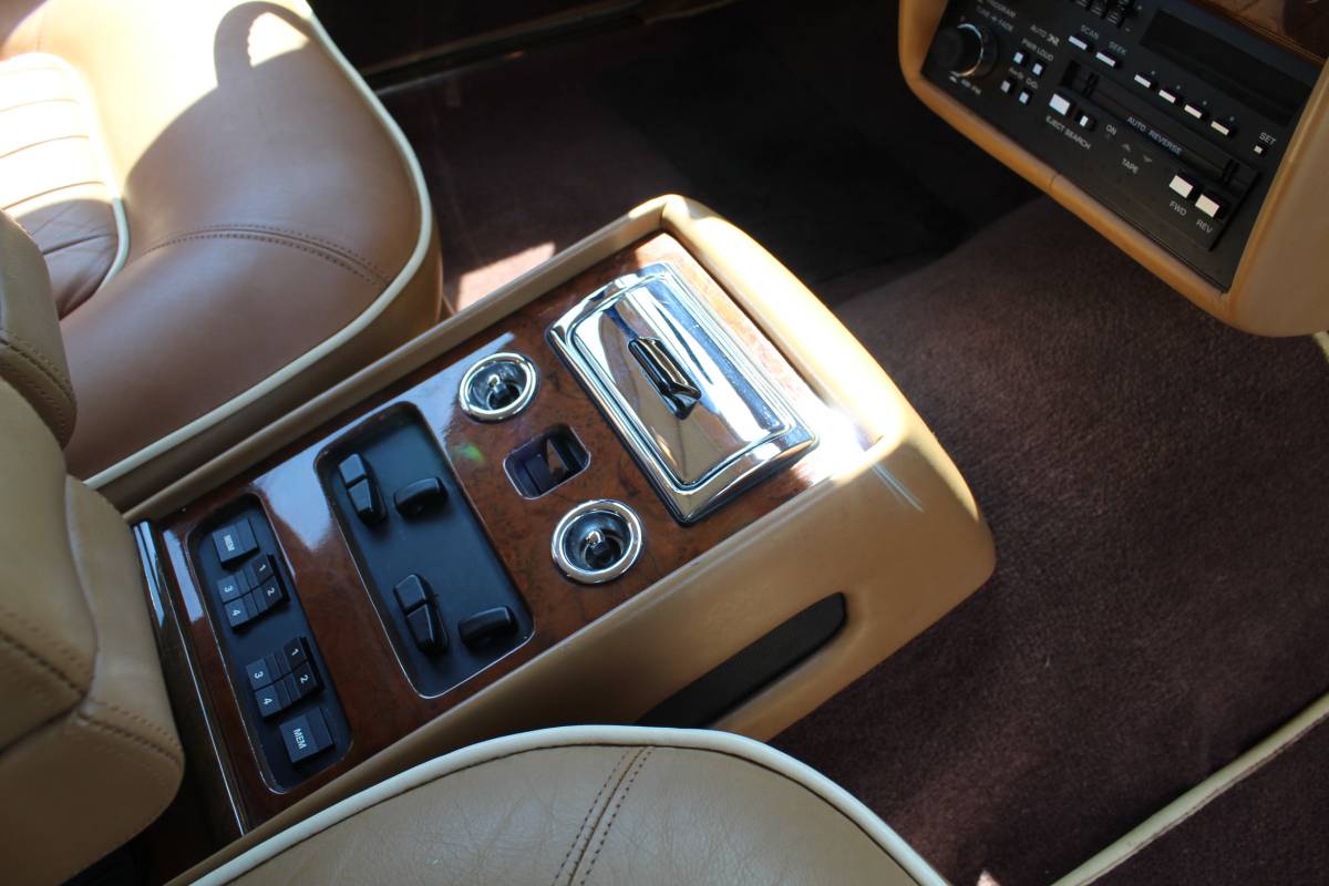 Rolls-royce-Silver-spur-1988-brown-20