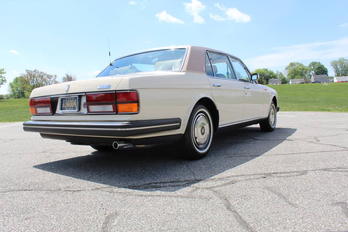 Rolls-royce-Silver-spur-1988-brown-3