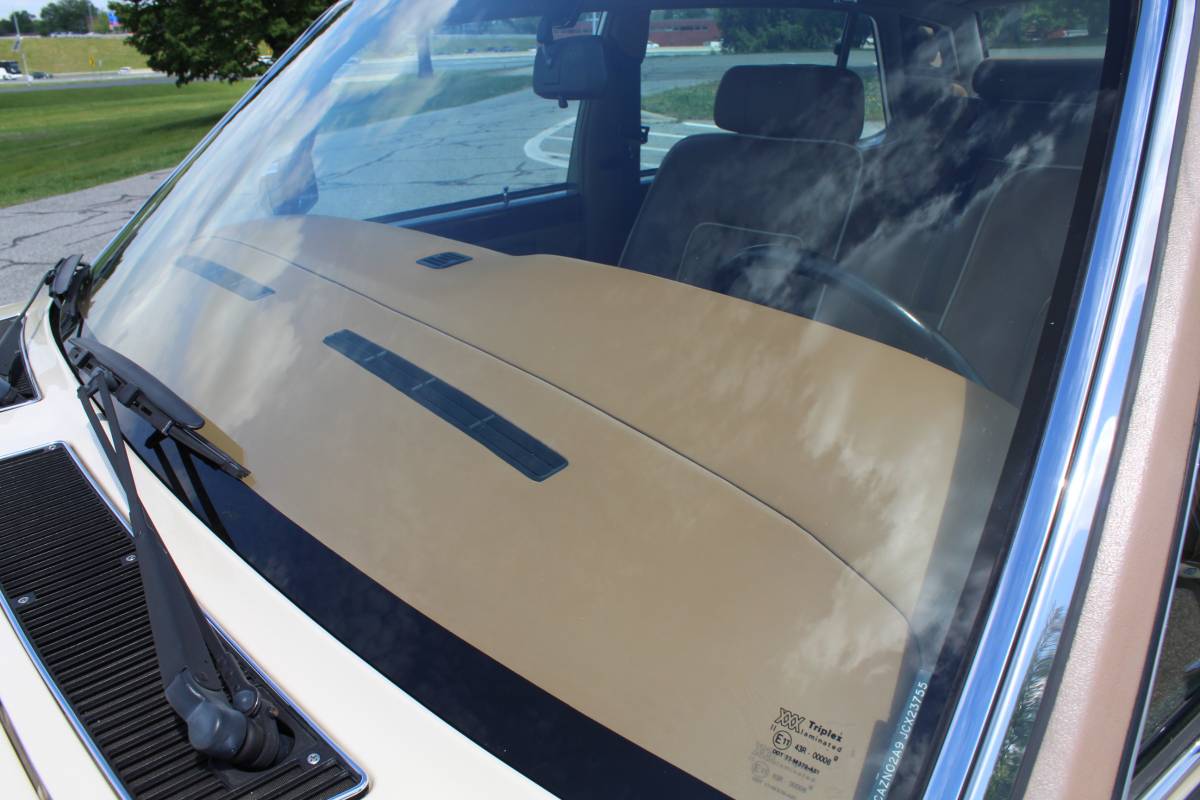 Rolls-royce-Silver-spur-1988-brown-9