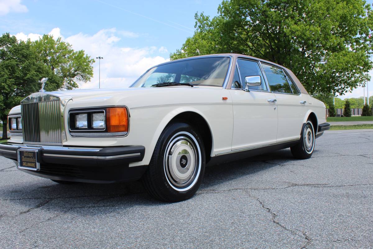 Rolls-royce-Silver-spur-1988-brown
