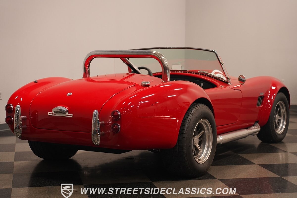 Shelby-Cobra-1966-Roadster-14