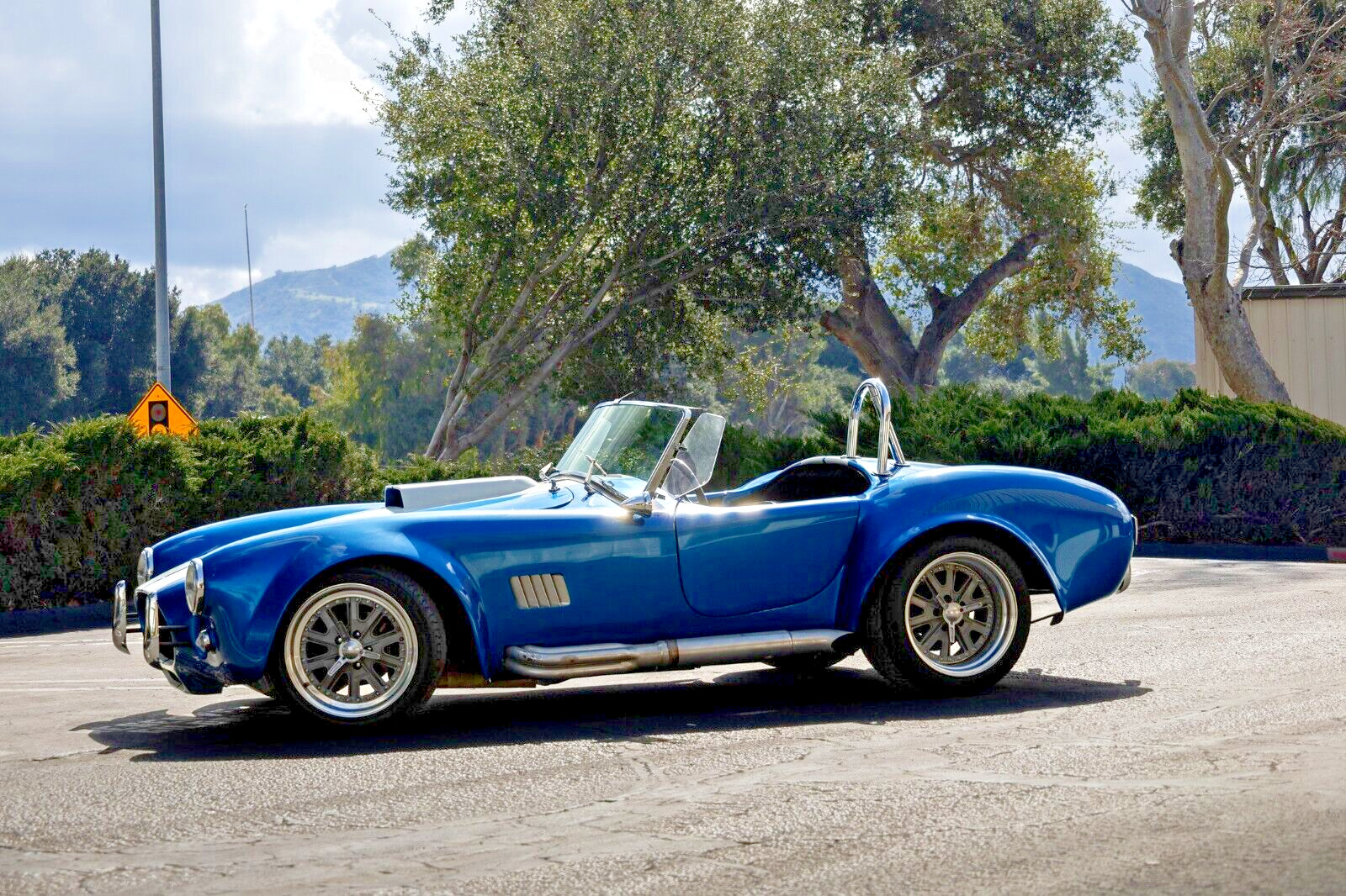 Shelby-V-8-1967-Coupe-3