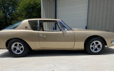 Studebaker-Avanti-r2-1963-custom-1