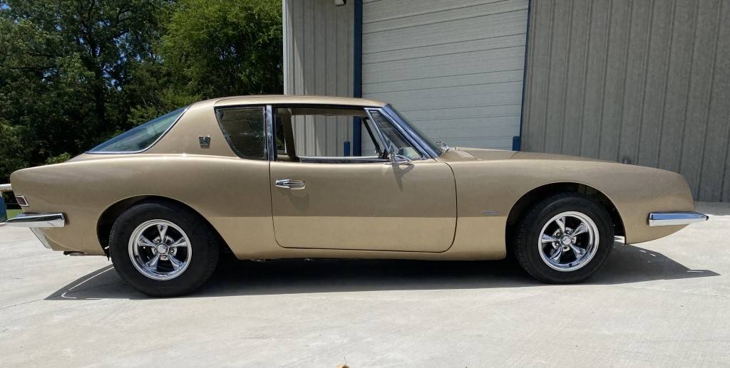 Studebaker-Avanti-r2-1963-custom-1