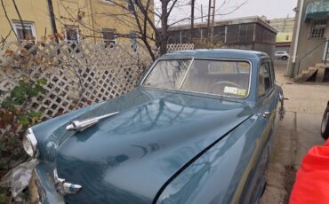 Studebaker-Champion-1948-Sedan-1