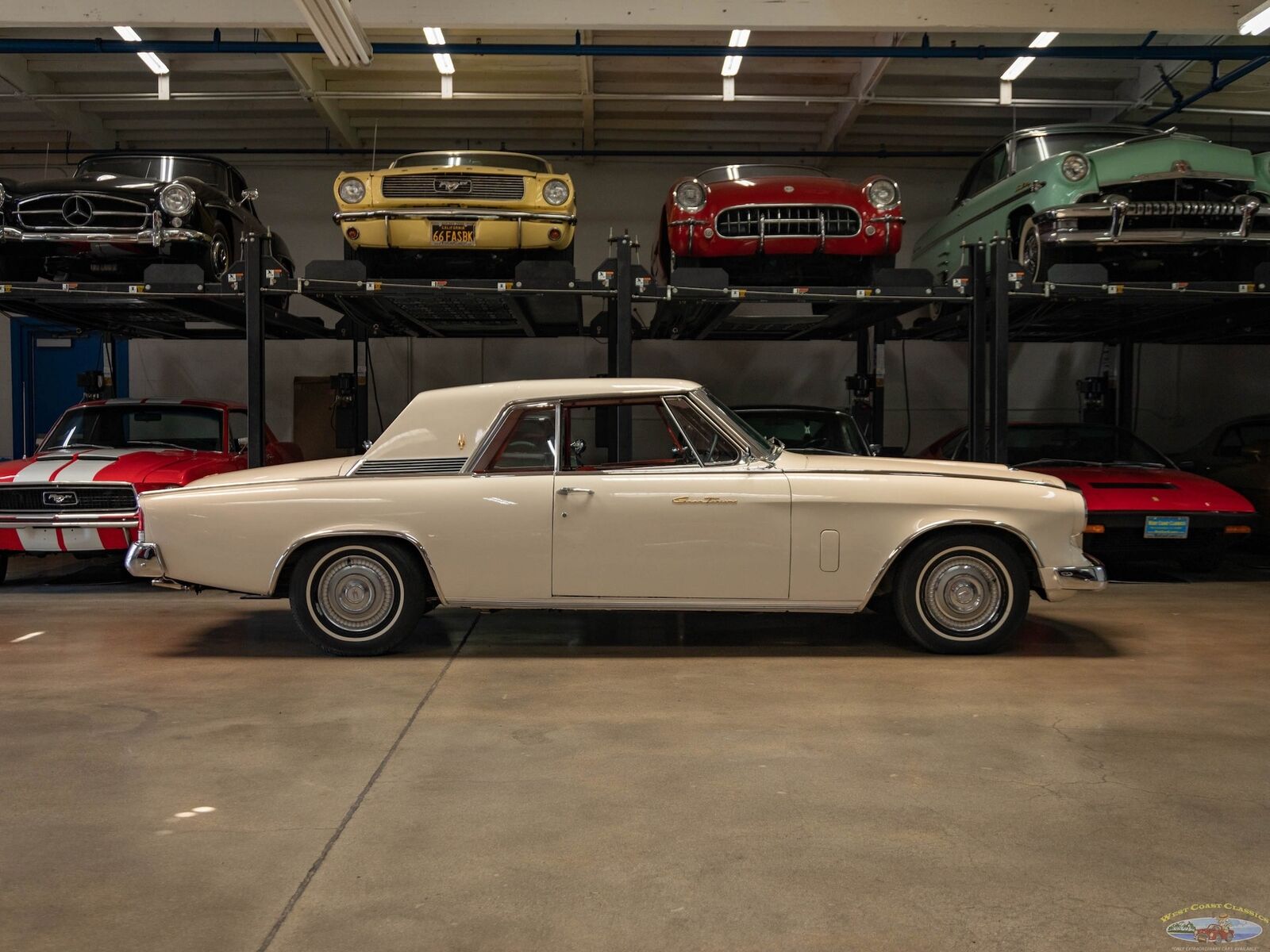 Studebaker-Gran-Turismo-Hawk-1962-2-Door-Hardtop-2