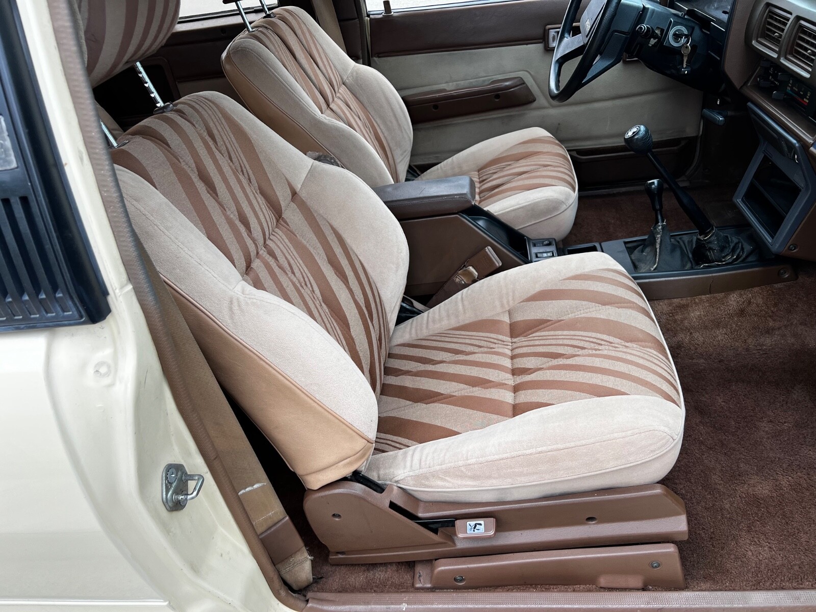 Toyota-4Runner-1984-SUV-14