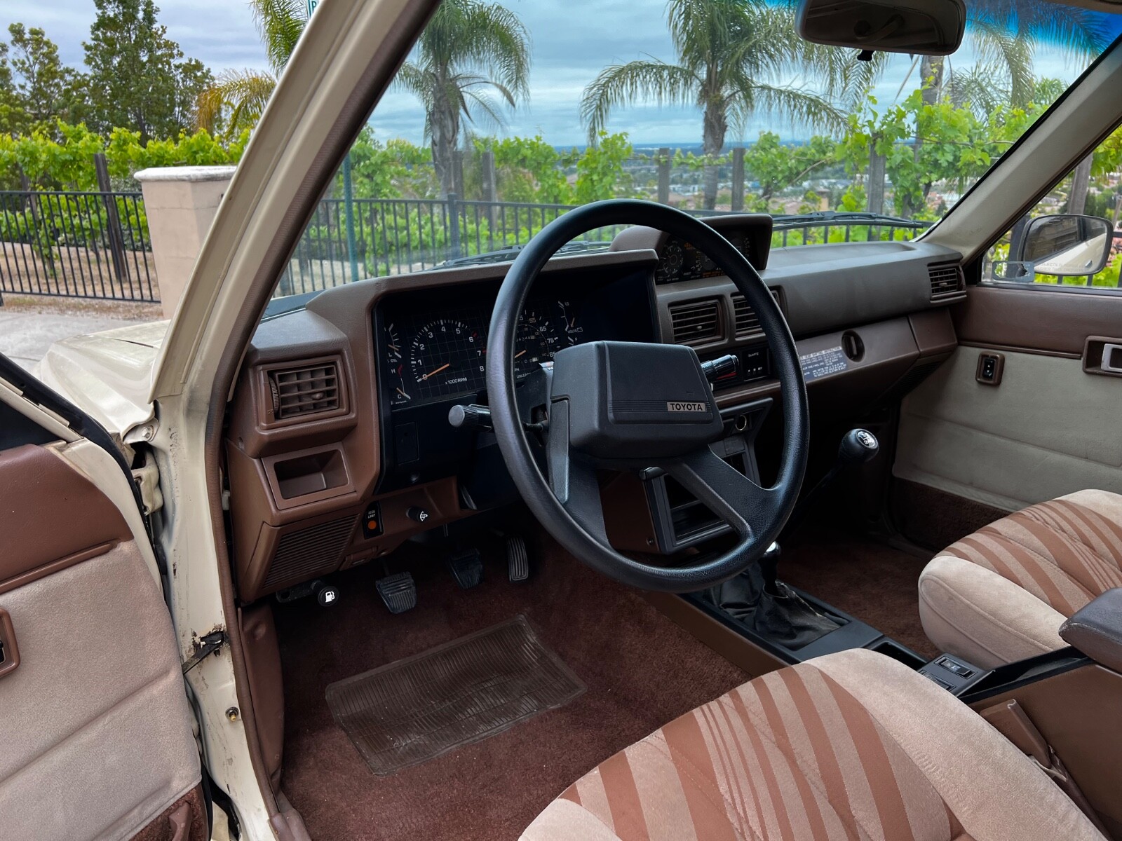 Toyota-4Runner-1984-SUV-16