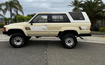 Toyota-4Runner-1984-SUV-2