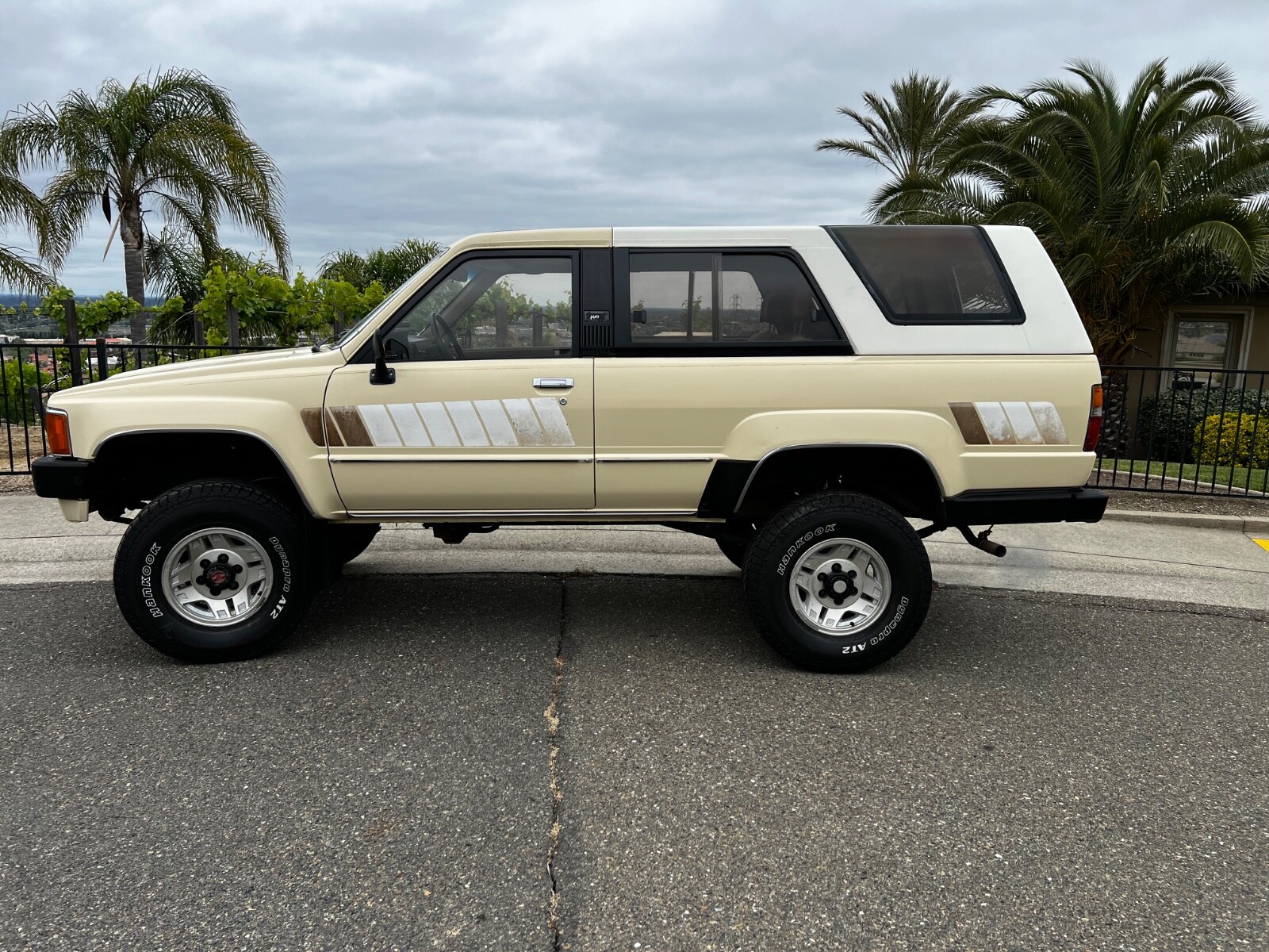Toyota-4Runner-1984-SUV-2