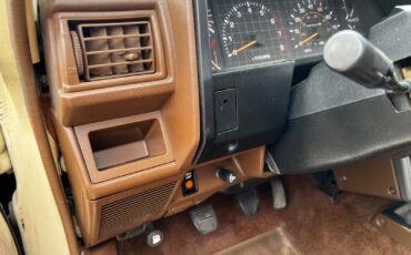 Toyota-4Runner-1984-SUV-26