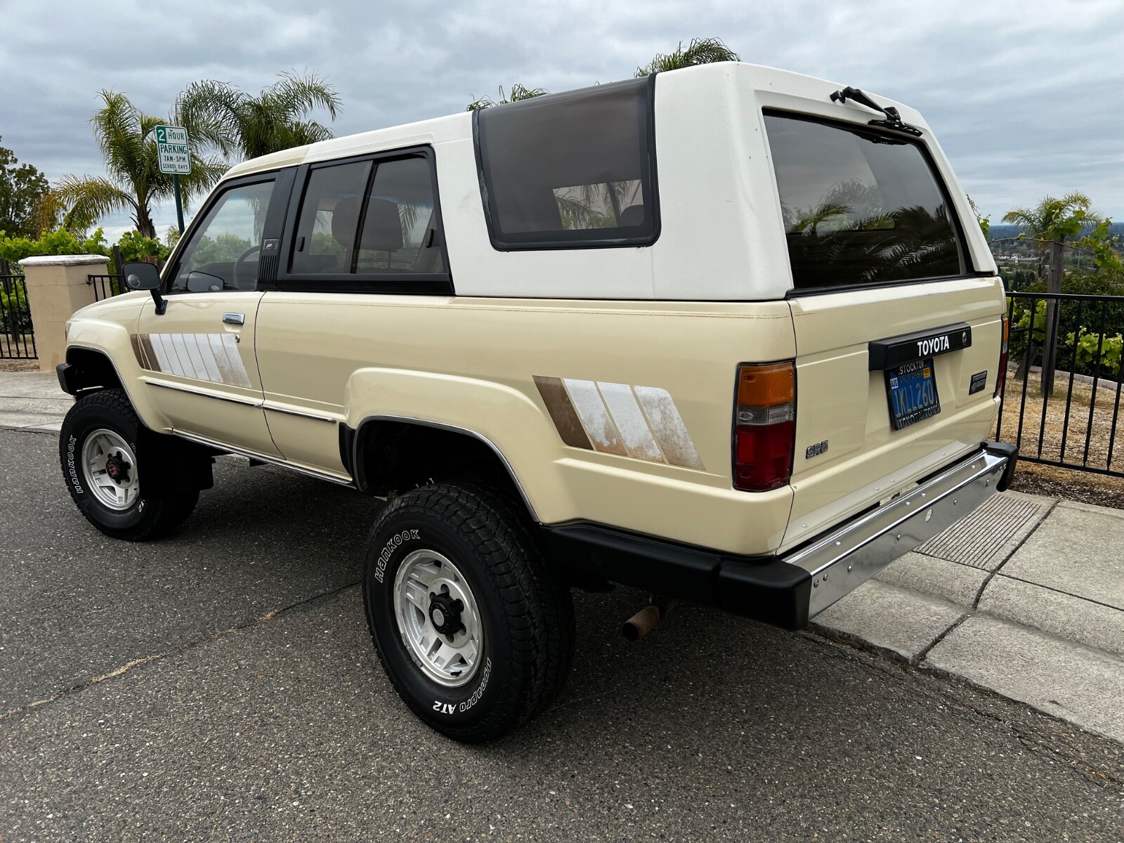 Toyota-4Runner-1984-SUV-4