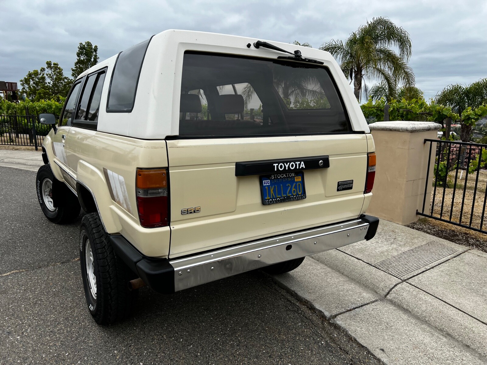Toyota-4Runner-1984-SUV-5