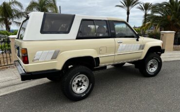 Toyota-4Runner-1984-SUV-9