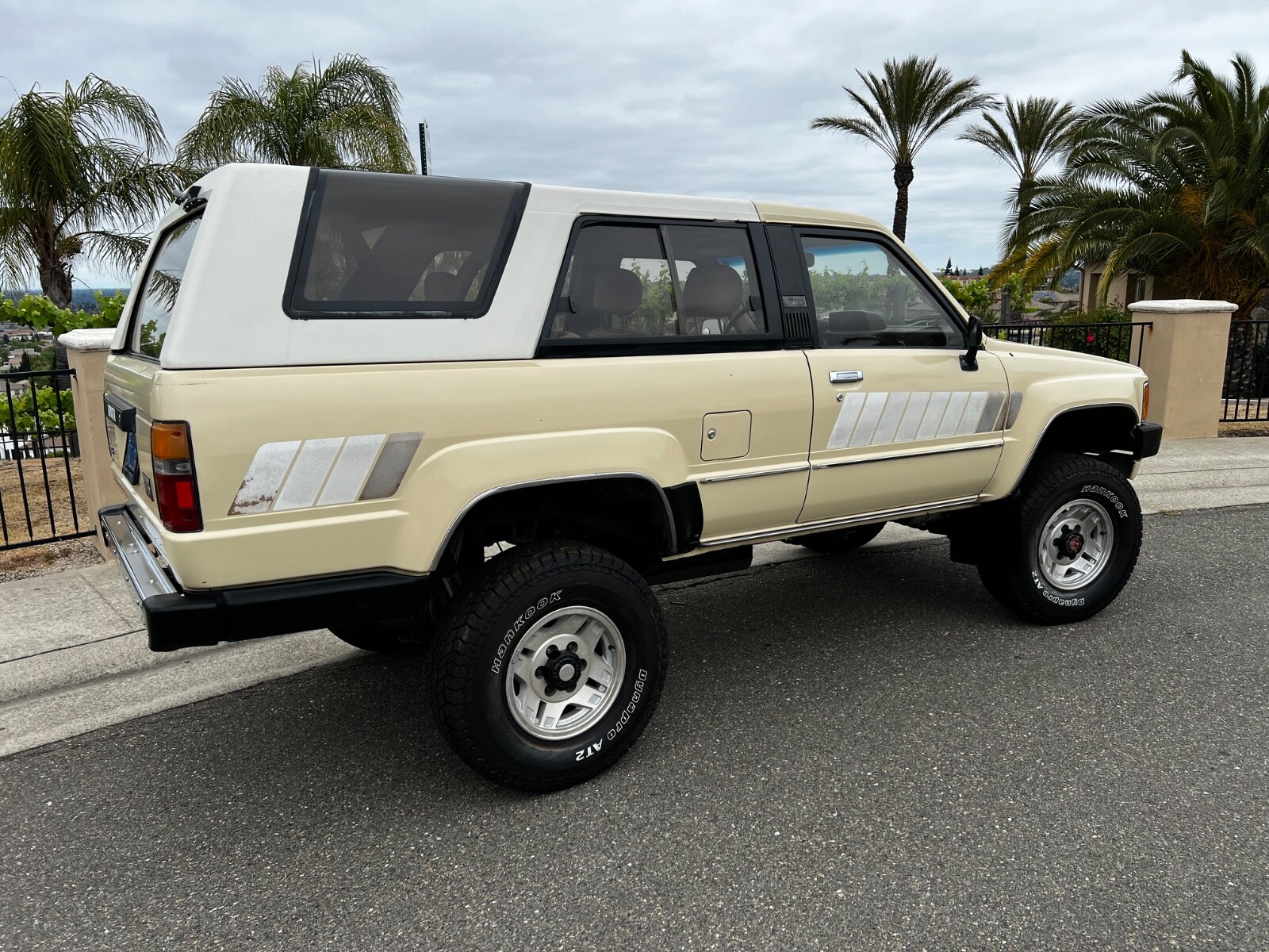 Toyota-4Runner-1984-SUV-9