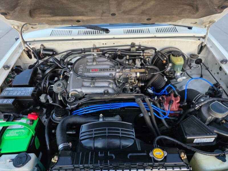 Toyota-4Runner-1995-SUV-19