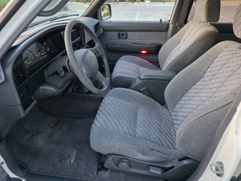 Toyota-4Runner-1995-SUV-9