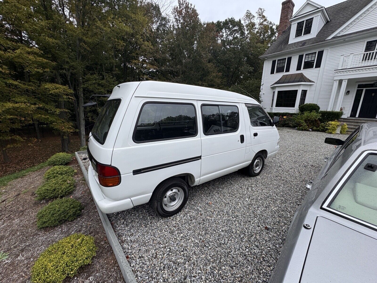 Toyota-Avalon-1995-Standard-Passenger-Van-2