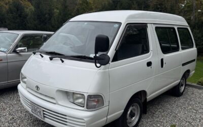 Toyota Avalon 1995 Standard Passenger Van