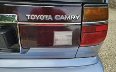 Toyota-Camry-1987-5