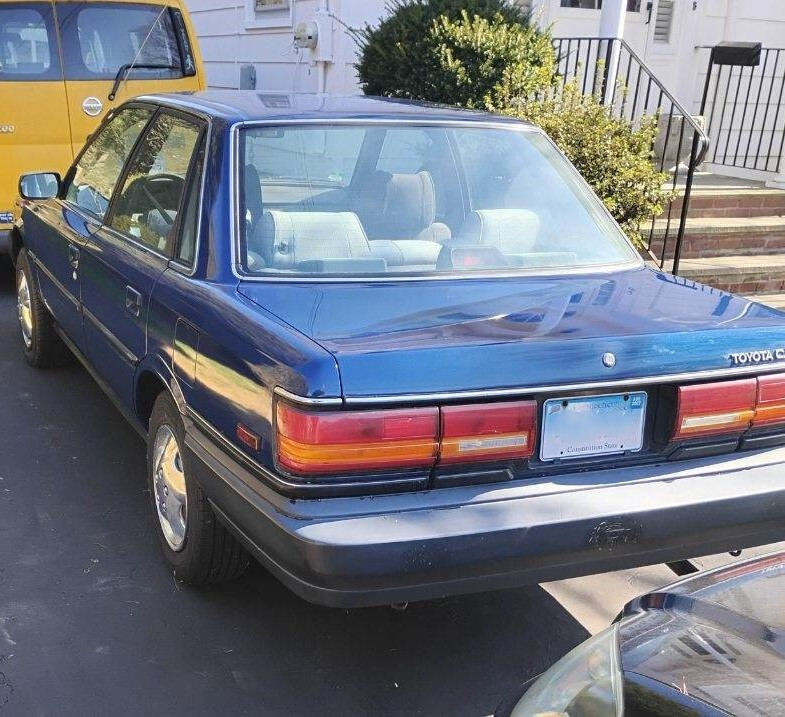 Toyota-Camry-1991-Sedan-3