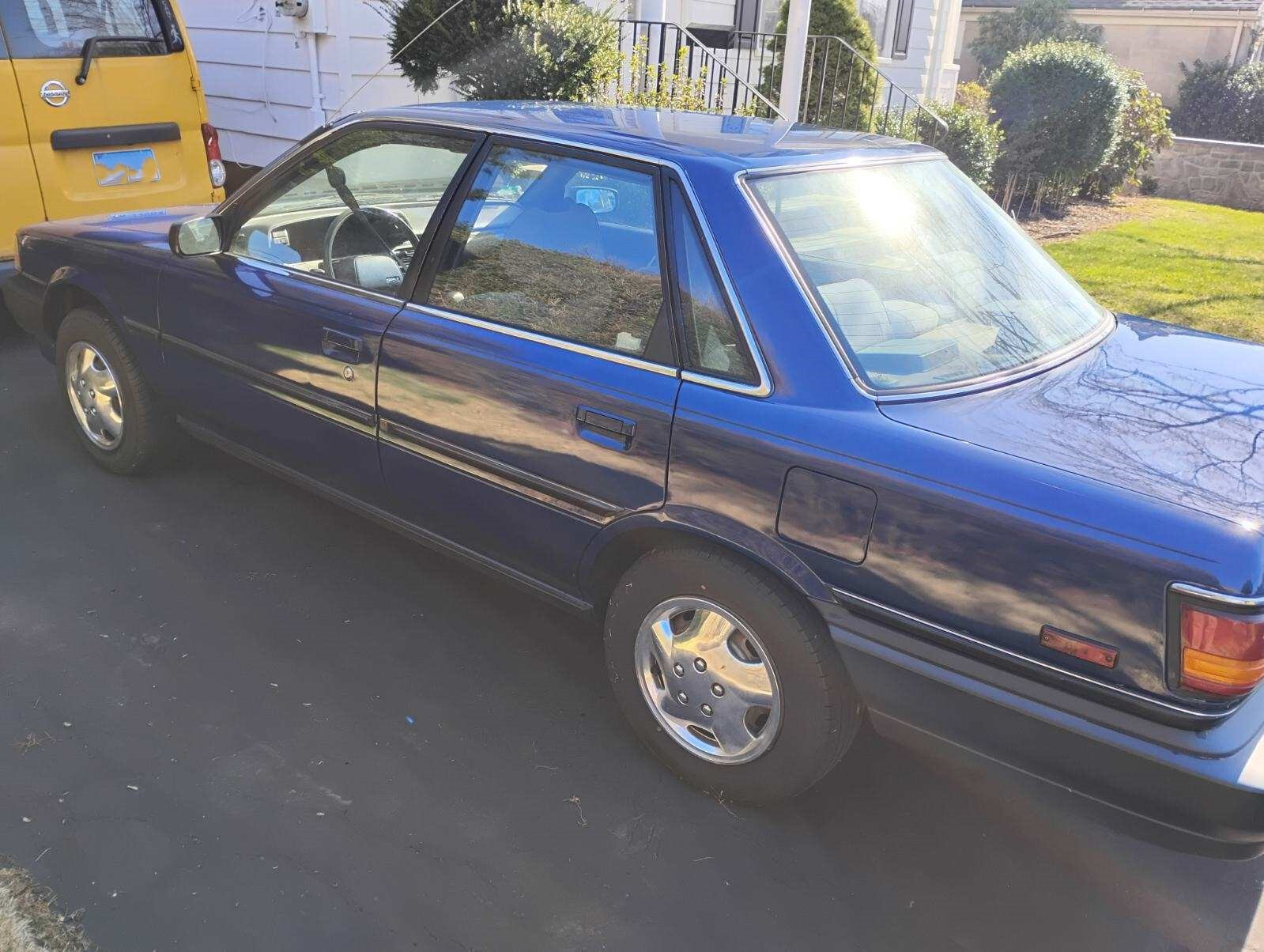 Toyota-Camry-1991-Sedan-4