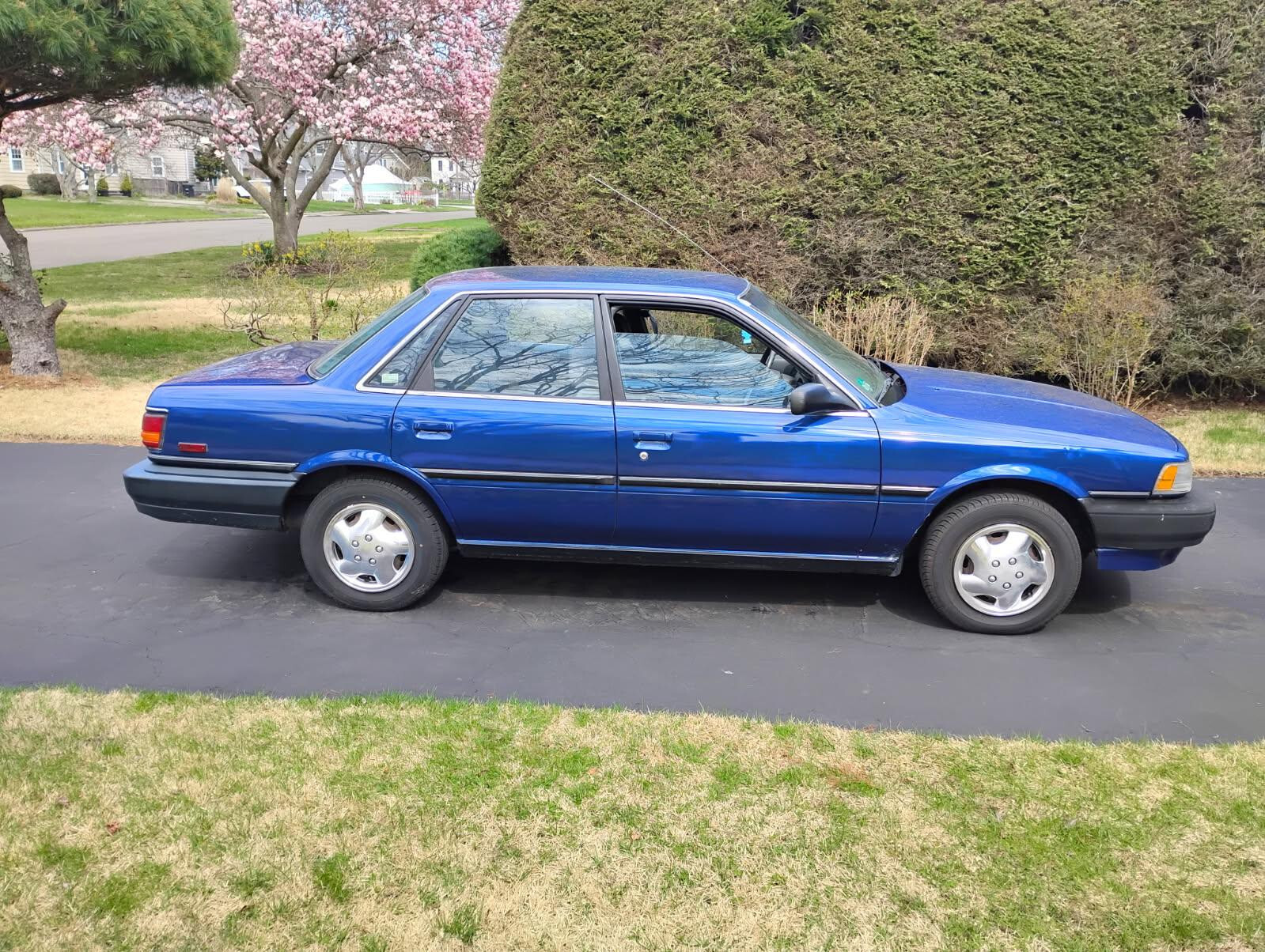 Toyota-Camry-1991-Sedan