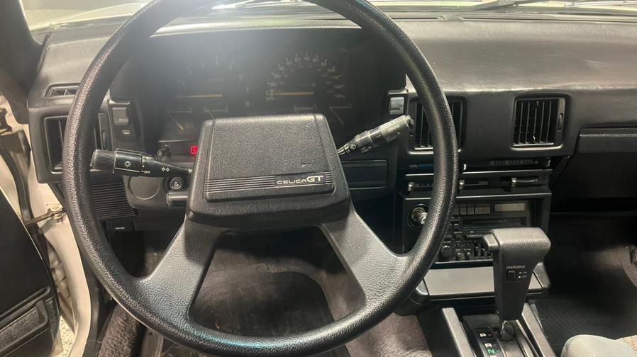 Toyota-Celica-1985-Convertible-10