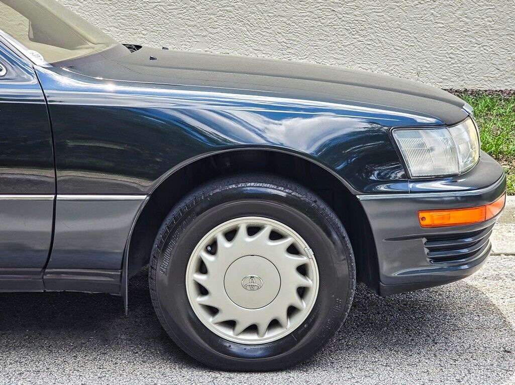 Toyota-Celsior-1991-Sedan-12