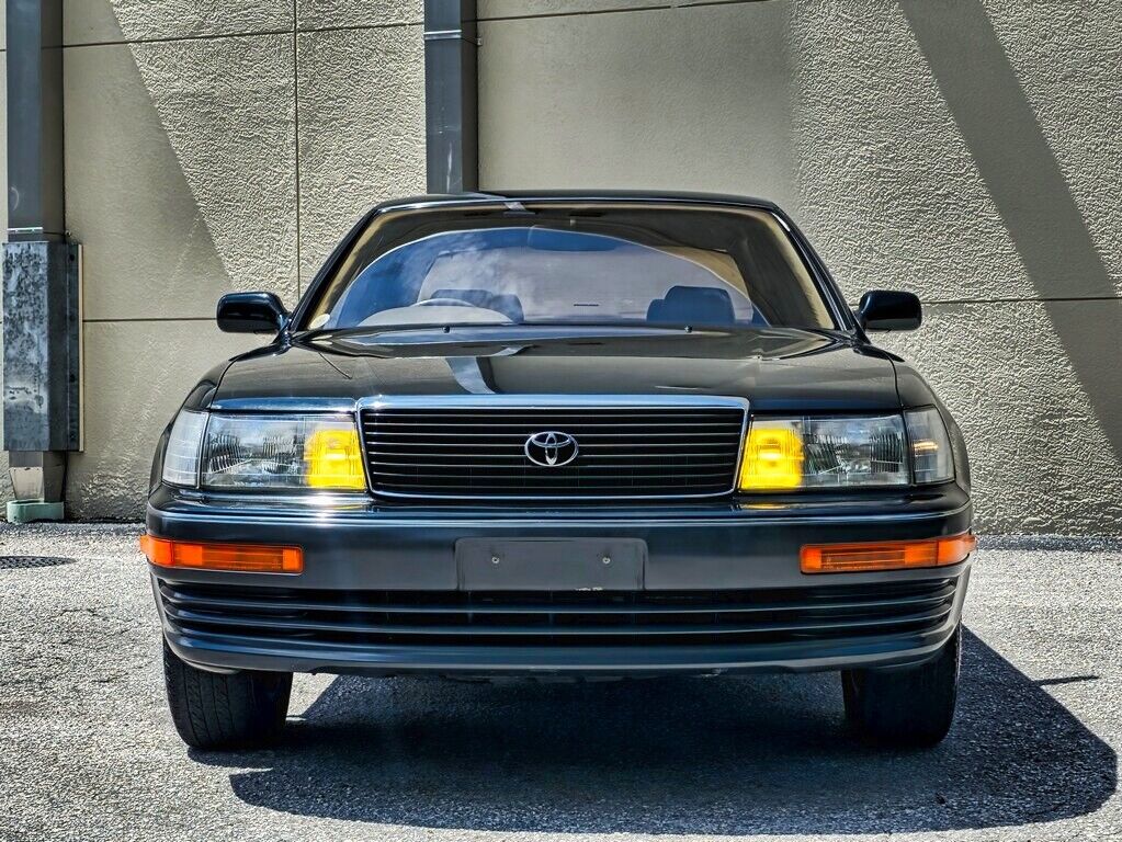 Toyota-Celsior-1991-Sedan-2