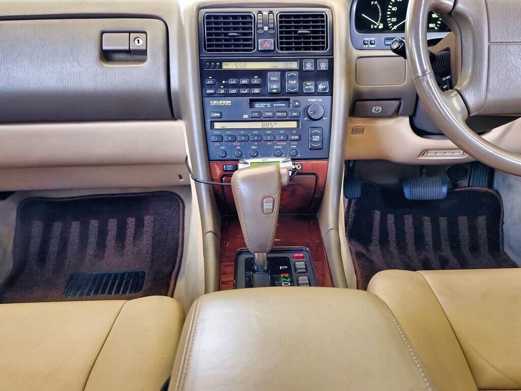 Toyota-Celsior-1991-Sedan-24