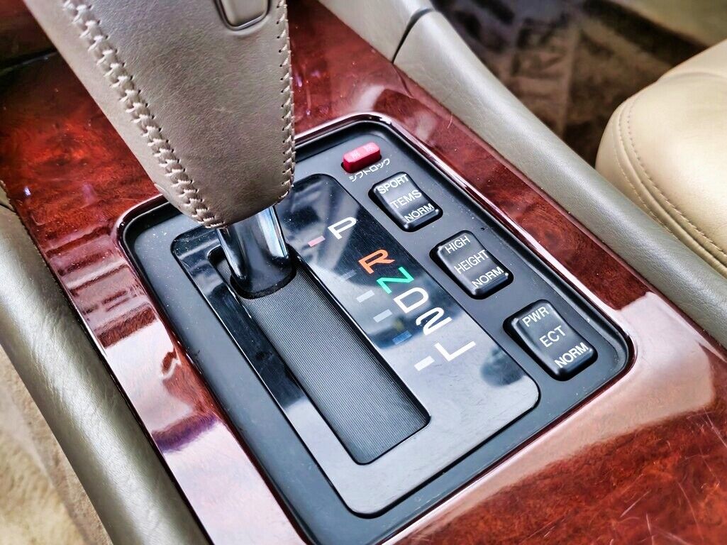 Toyota-Celsior-1991-Sedan-25