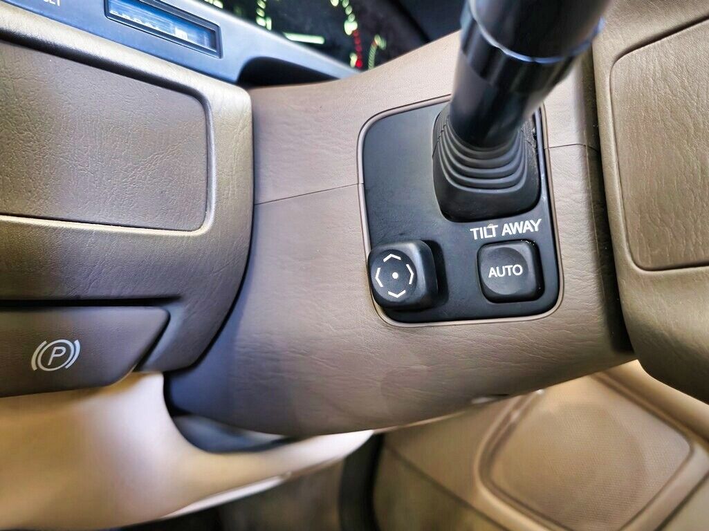 Toyota-Celsior-1991-Sedan-27