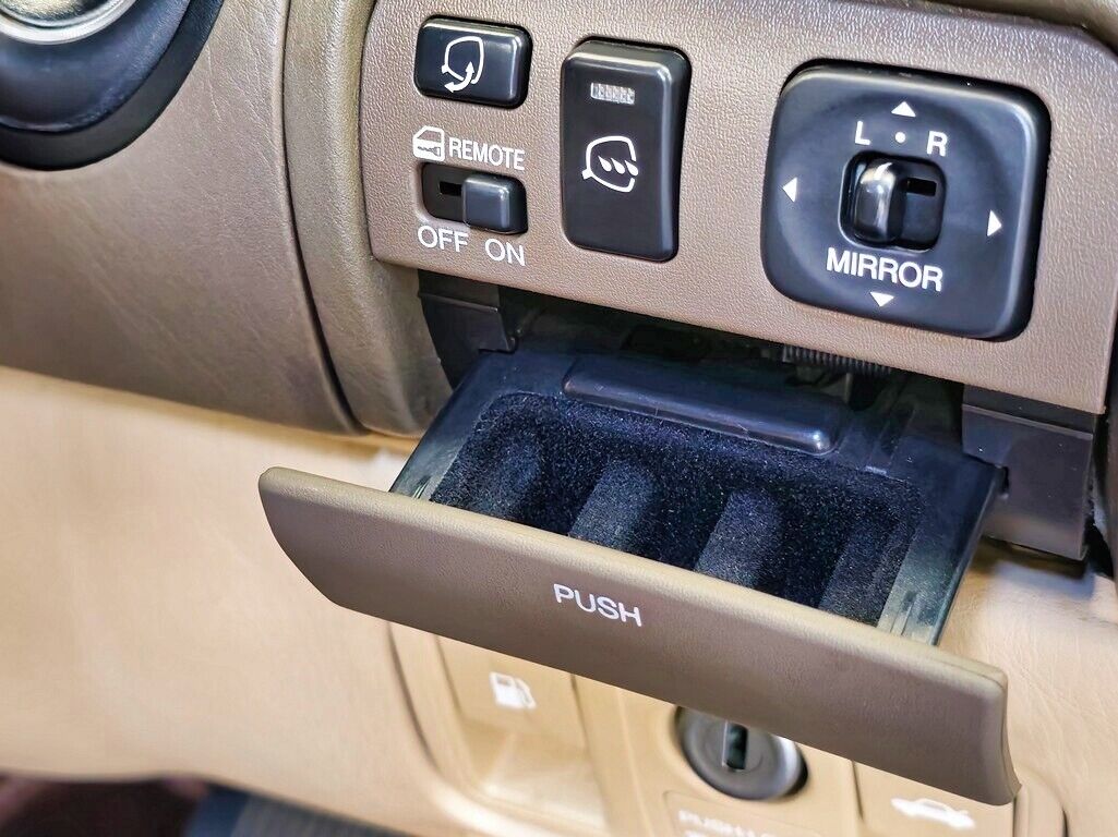 Toyota-Celsior-1991-Sedan-28