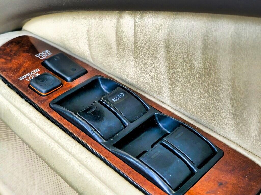 Toyota-Celsior-1991-Sedan-29