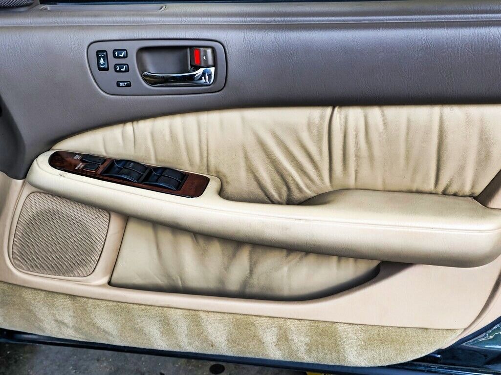 Toyota-Celsior-1991-Sedan-35