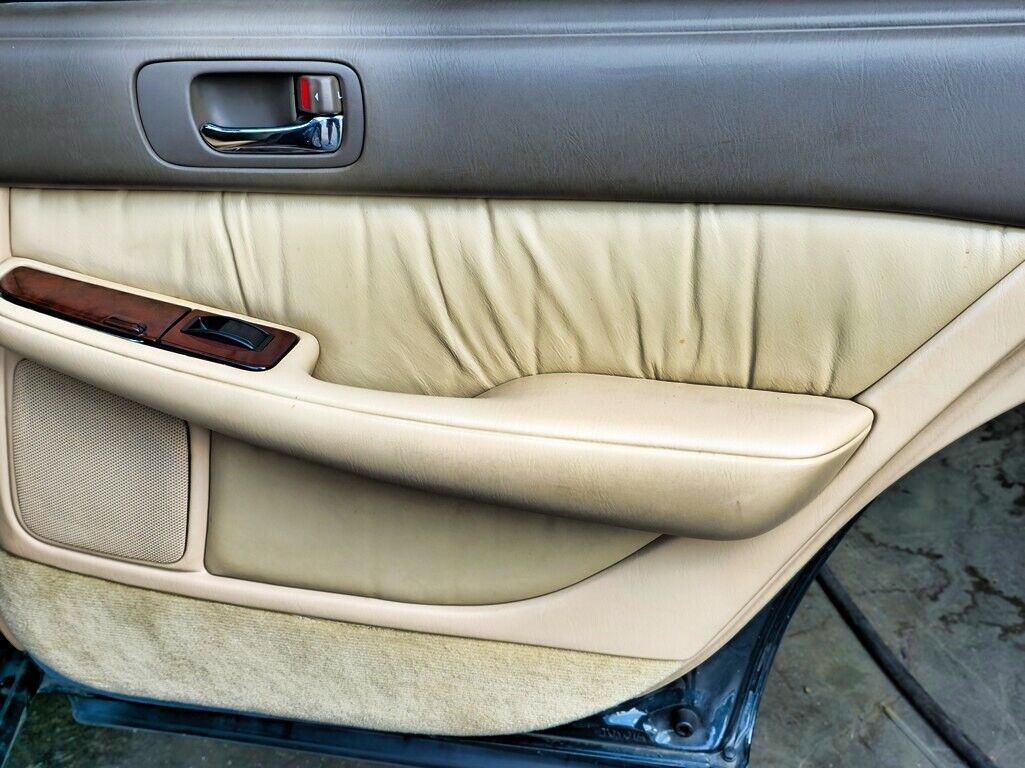 Toyota-Celsior-1991-Sedan-36