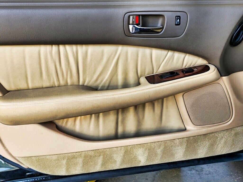 Toyota-Celsior-1991-Sedan-37