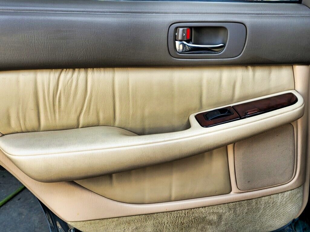 Toyota-Celsior-1991-Sedan-38